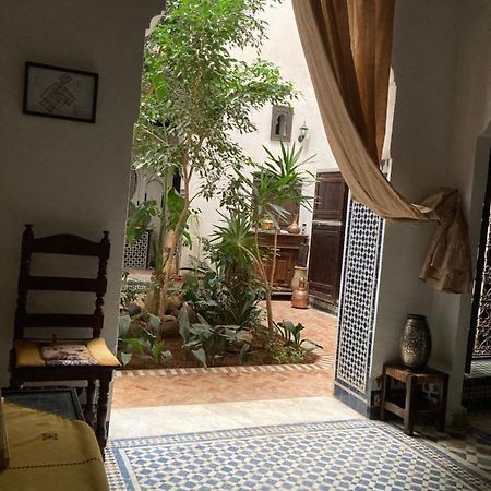 Riad Felloussia แมกเนส ภายนอก รูปภาพ