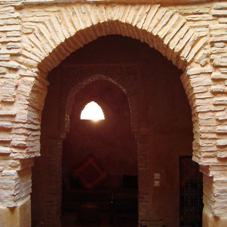 Riad Felloussia แมกเนส ภายนอก รูปภาพ