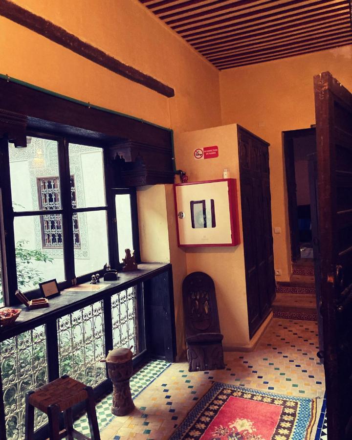 Riad Felloussia แมกเนส ภายนอก รูปภาพ