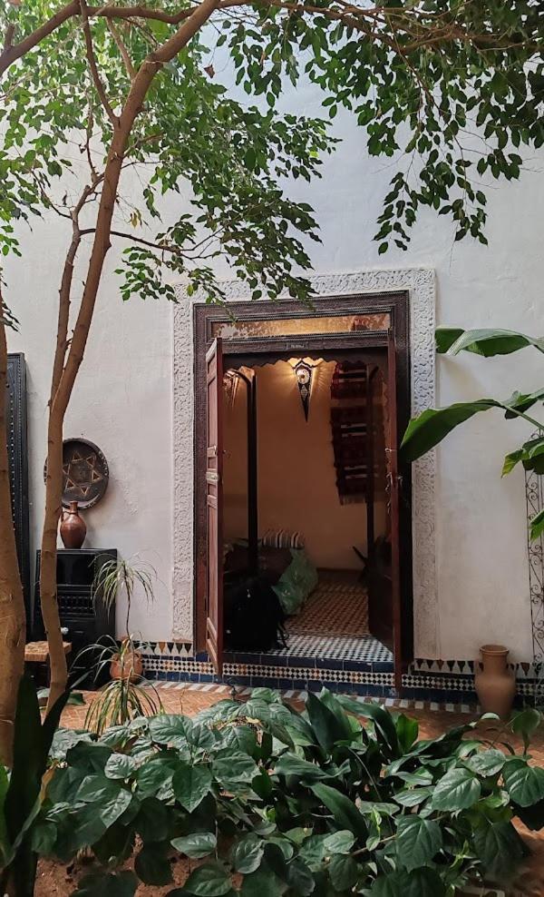 Riad Felloussia แมกเนส ภายนอก รูปภาพ