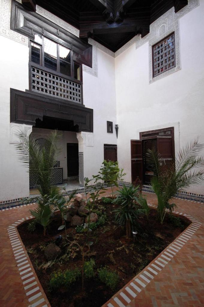 Riad Felloussia แมกเนส ภายนอก รูปภาพ