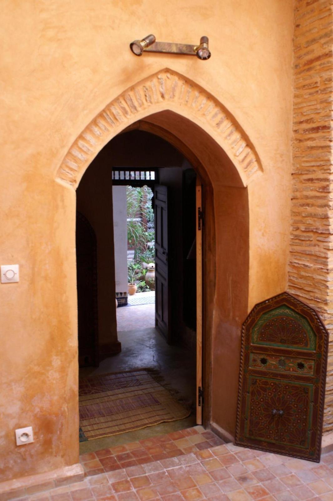 Riad Felloussia แมกเนส ภายนอก รูปภาพ