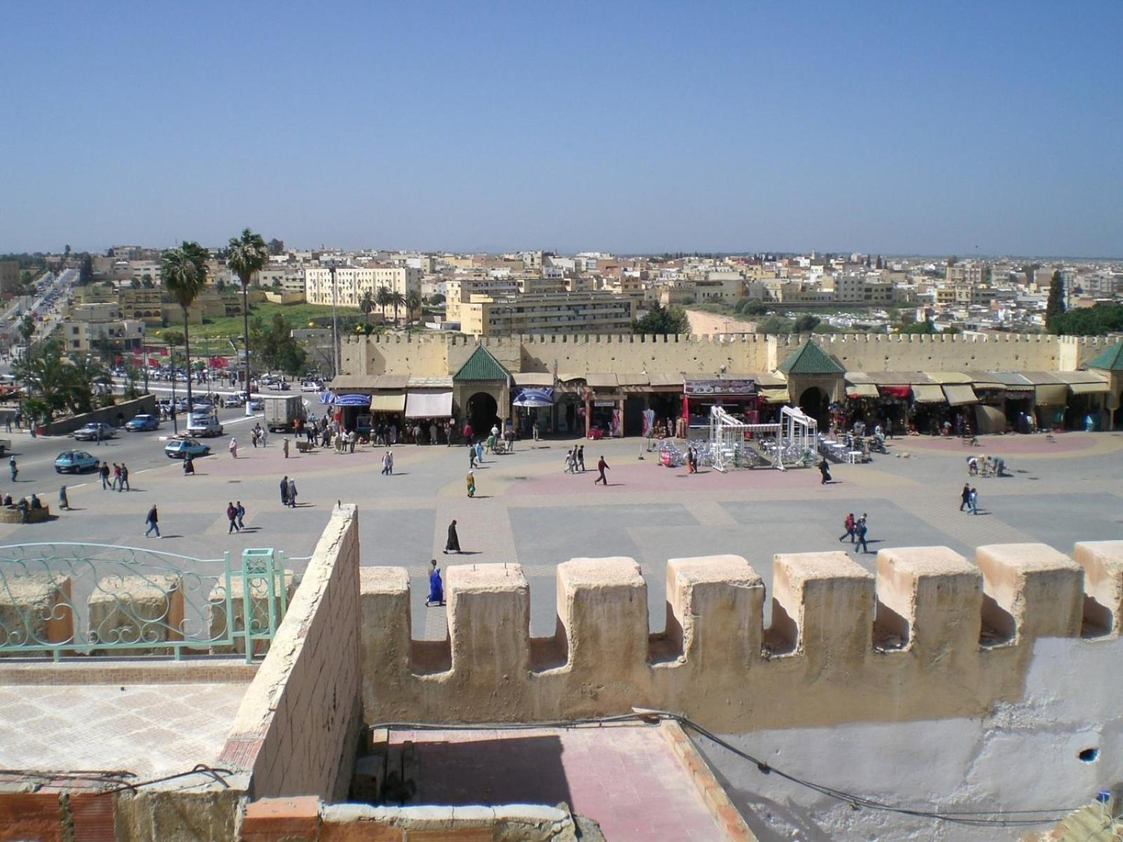 Riad Felloussia แมกเนส ภายนอก รูปภาพ