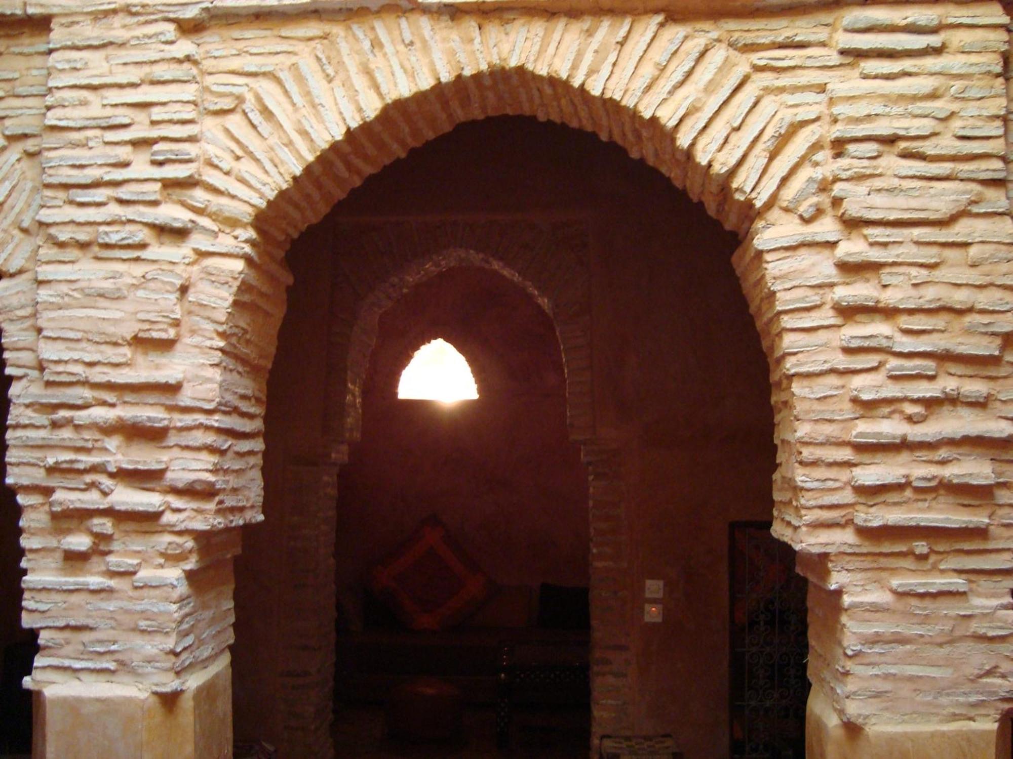 Riad Felloussia แมกเนส ภายนอก รูปภาพ
