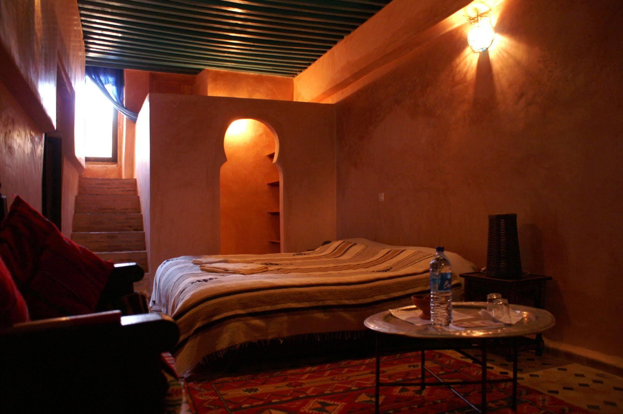 Riad Felloussia แมกเนส ภายนอก รูปภาพ